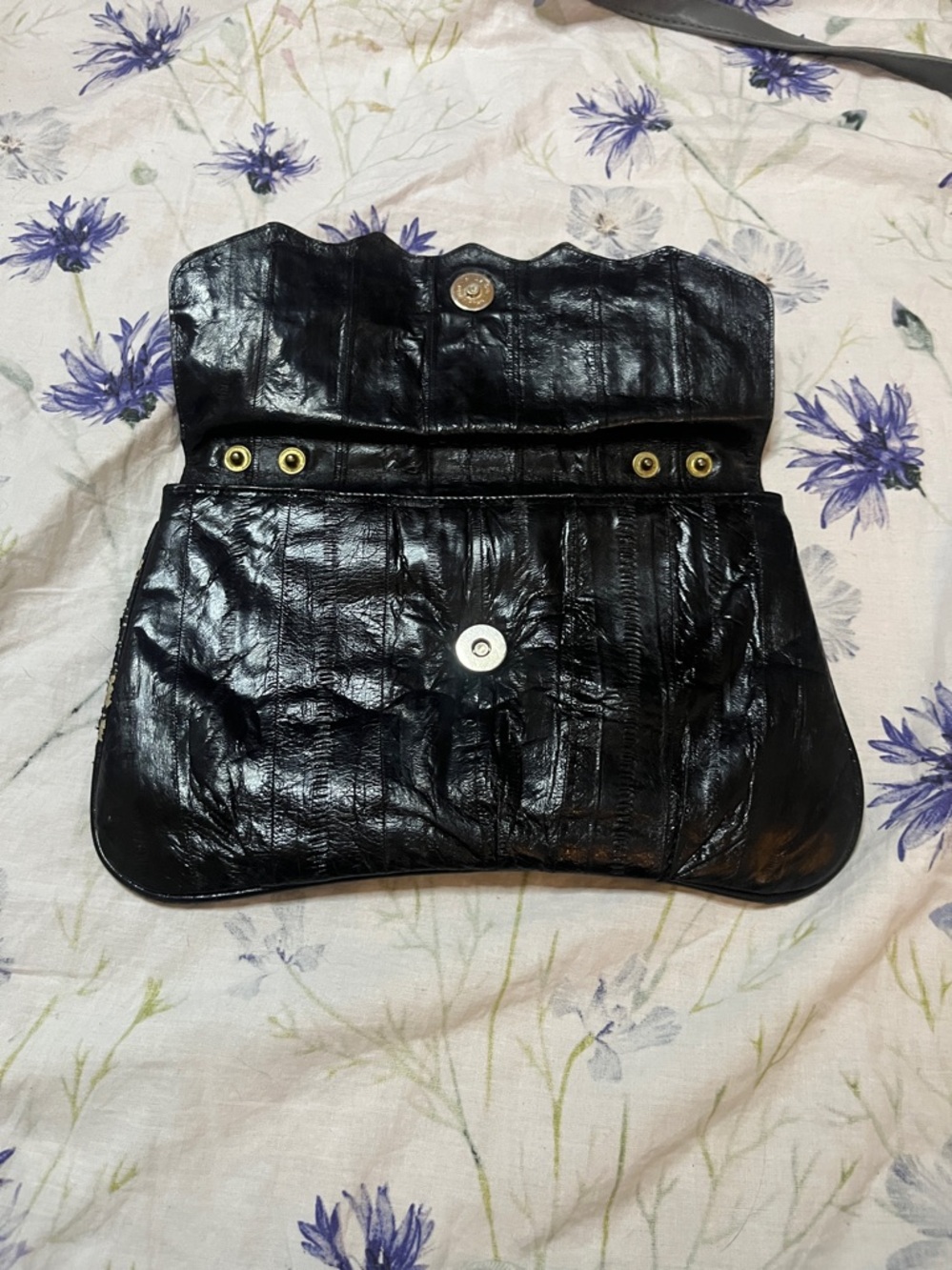 Black Scalloped-Edge eel skin Clutch - Picture 4 of 5
